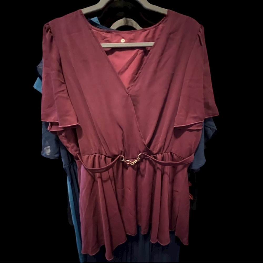 NWT: BloomChic size 14/16 Peplin style top